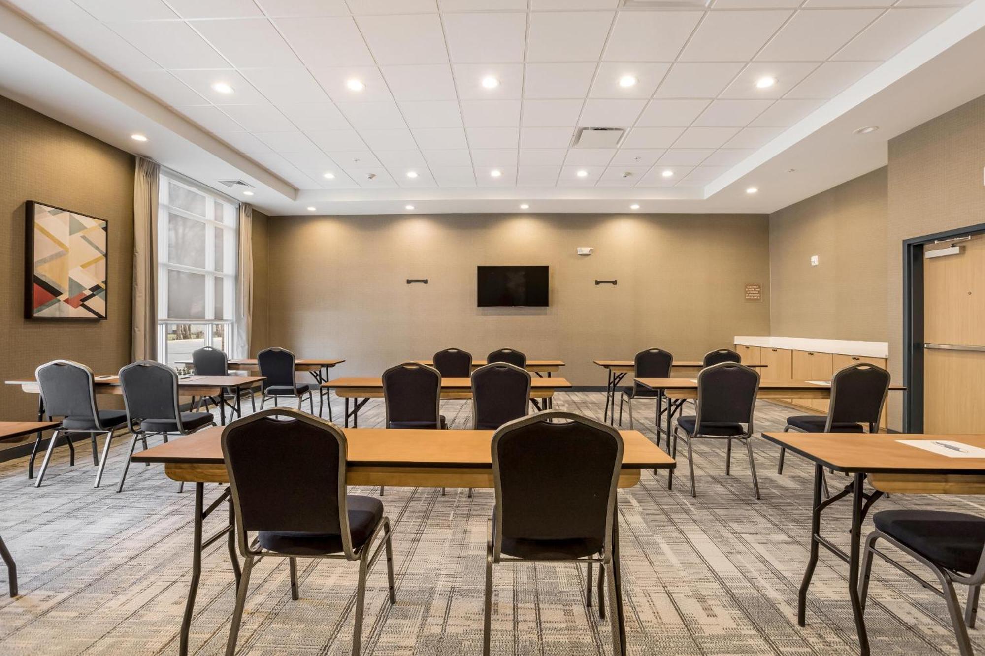 Four Points By Sheraton Елкхарт Екстериор снимка