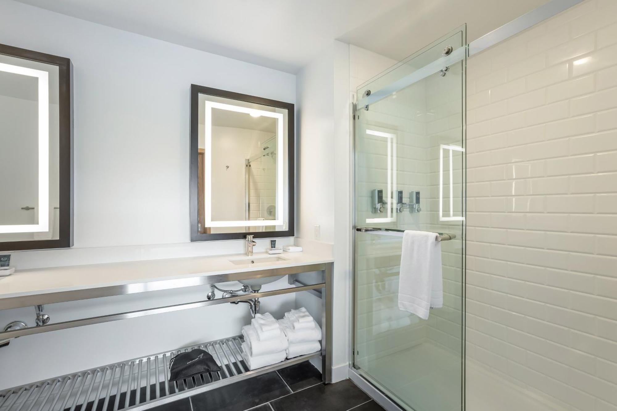 Four Points By Sheraton Елкхарт Екстериор снимка