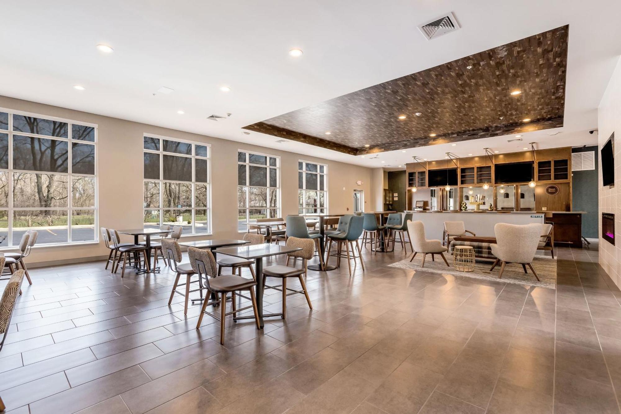 Four Points By Sheraton Елкхарт Екстериор снимка
