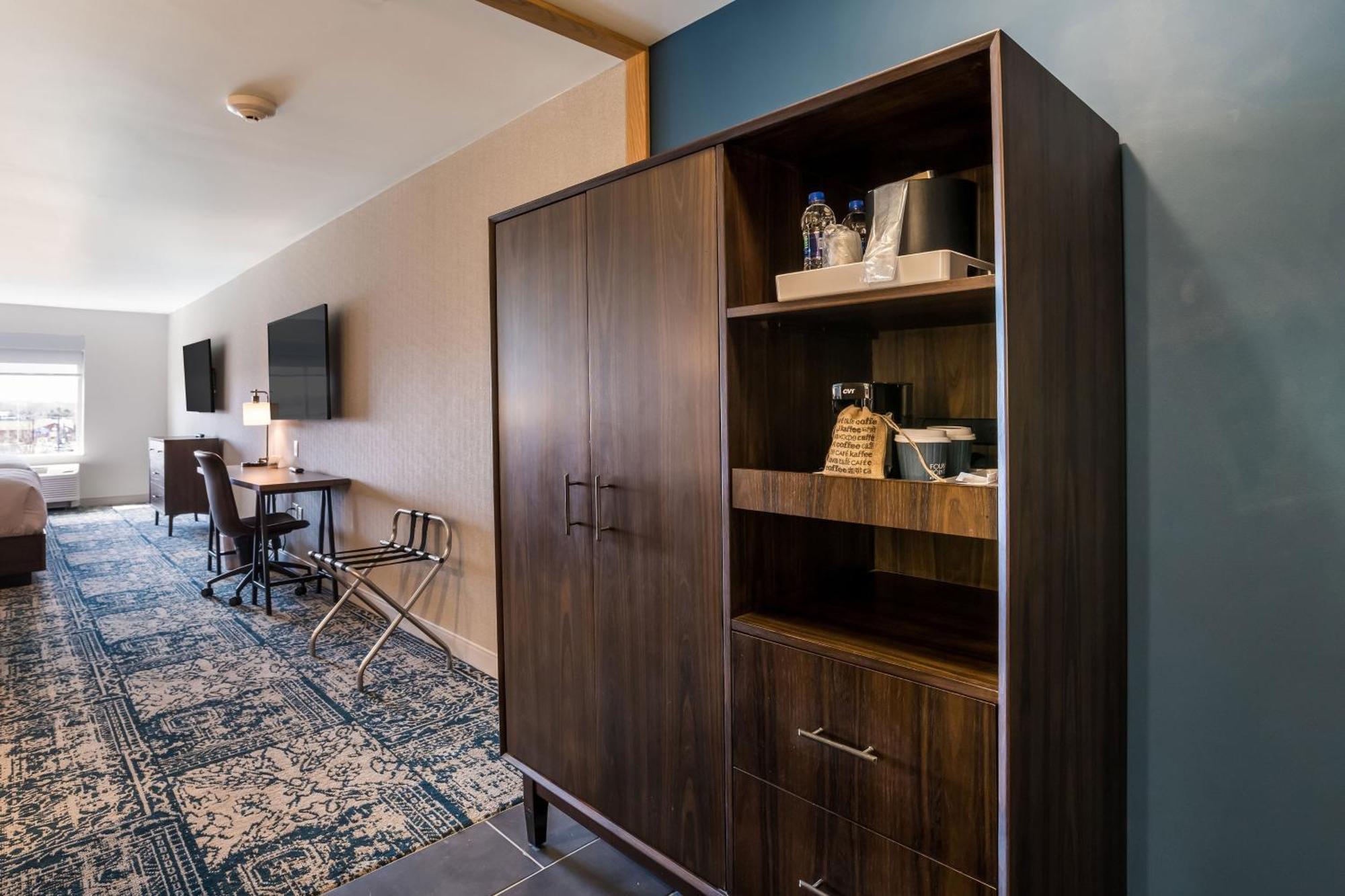 Four Points By Sheraton Елкхарт Екстериор снимка