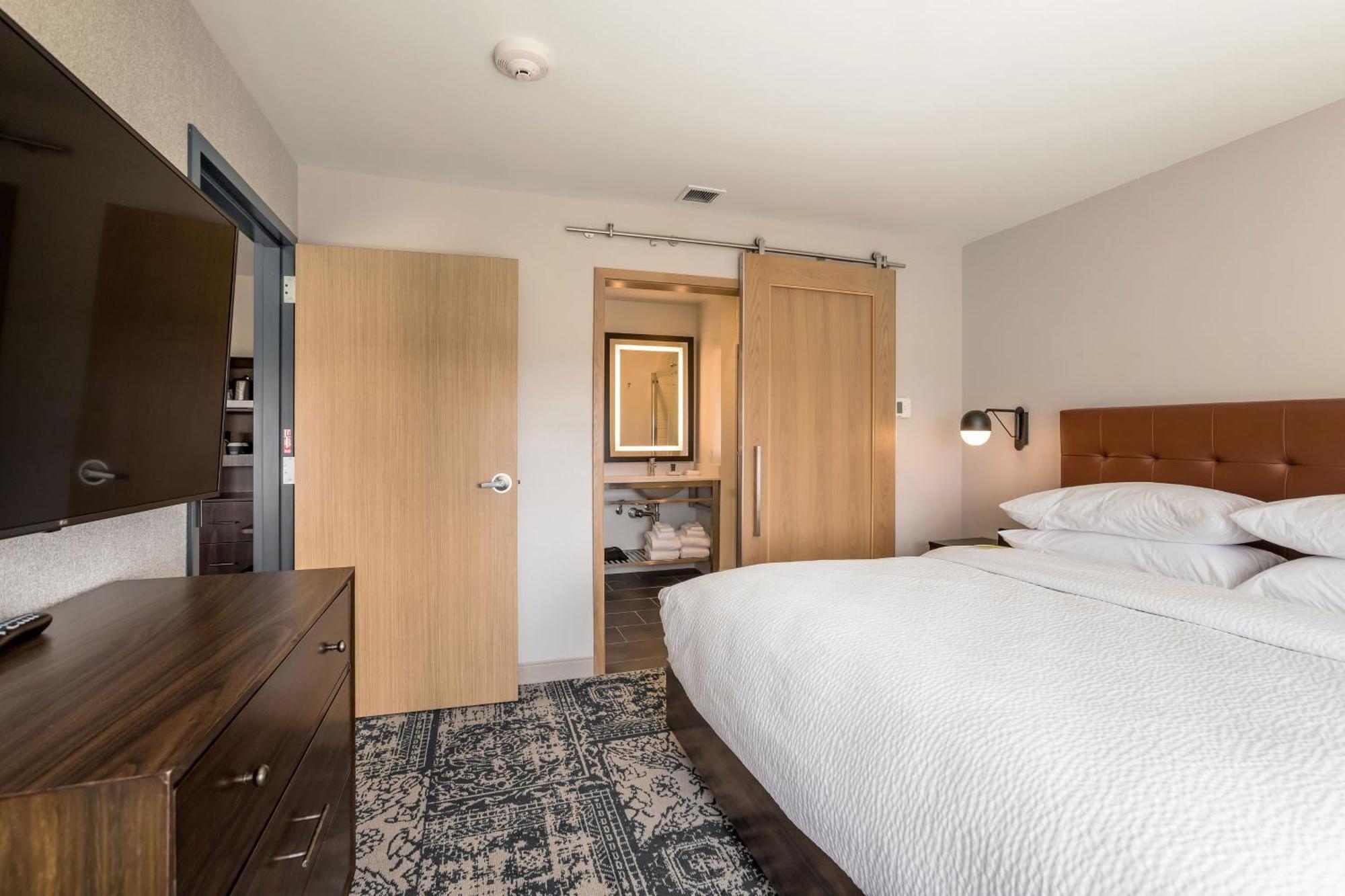 Four Points By Sheraton Елкхарт Екстериор снимка