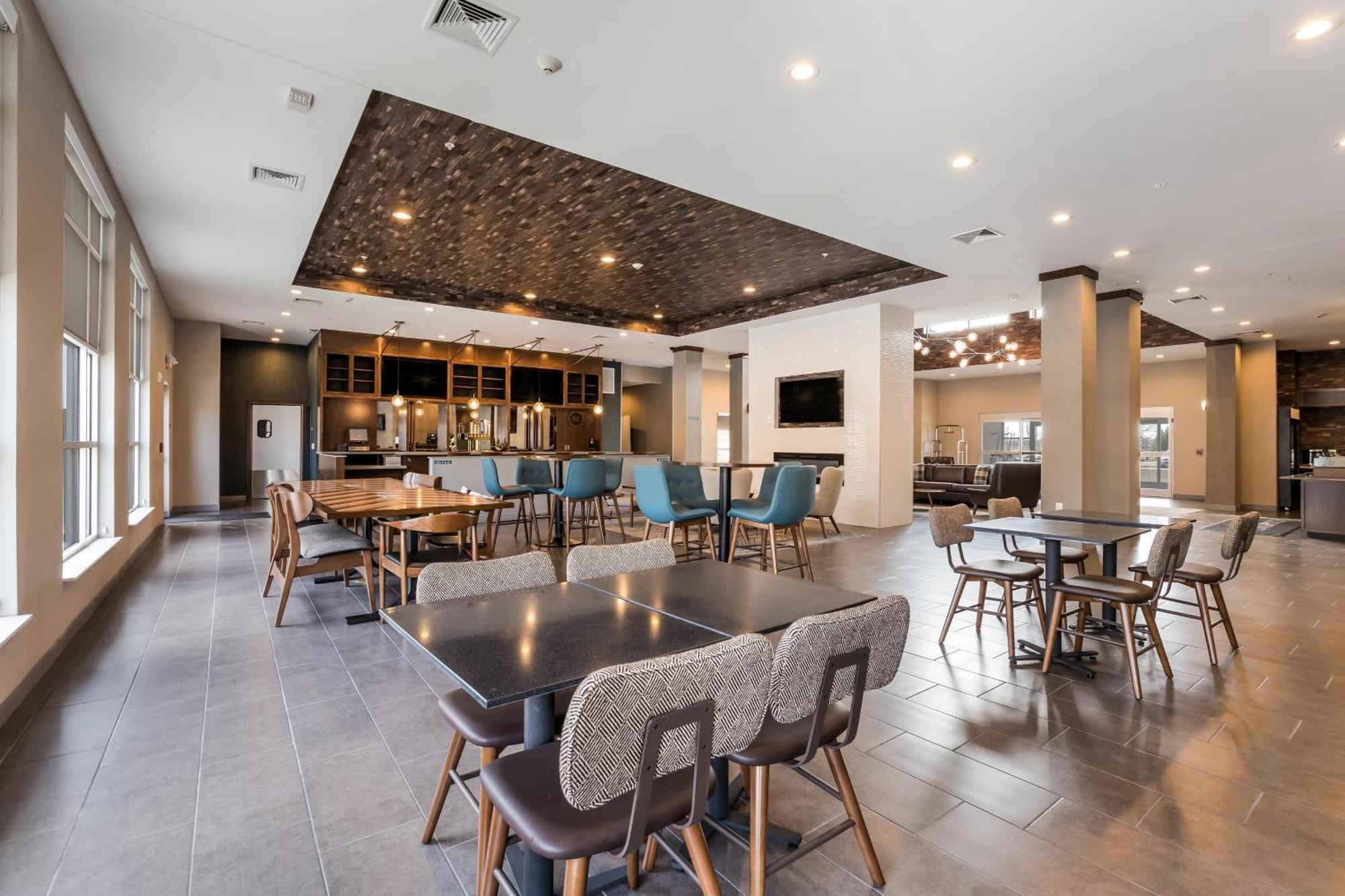 Four Points By Sheraton Елкхарт Екстериор снимка